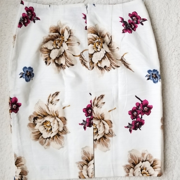 Ann Taylor Floral Pencil Skirt Nwt - Picture 3 of 6